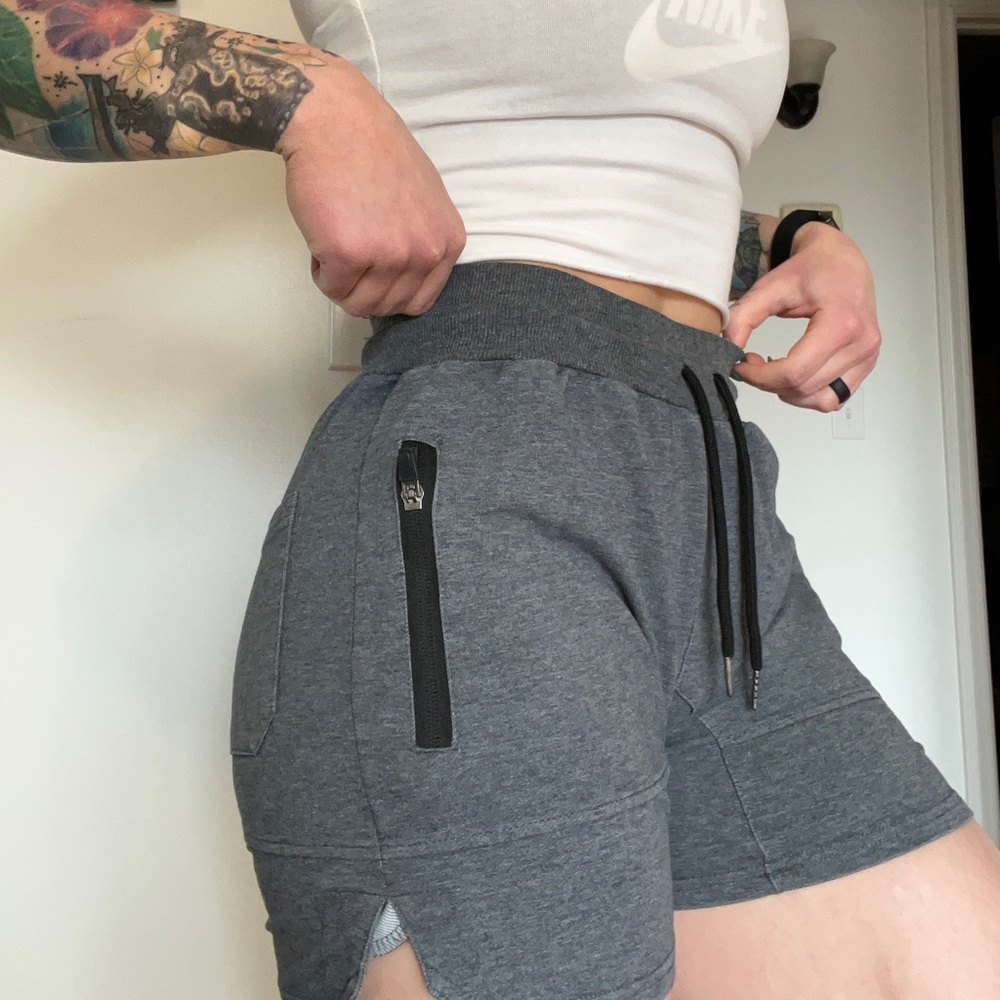 Gray and black gym shorts size M